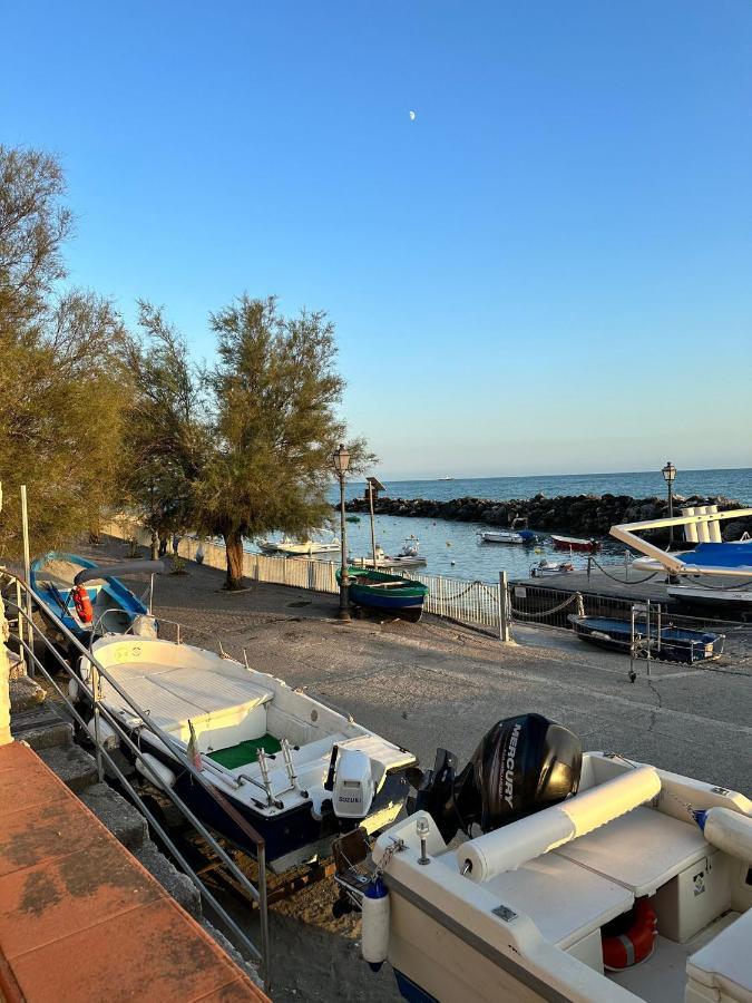 Appartement Il Viandante Sul Mare à Salernes Extérieur photo