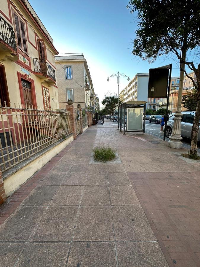 Appartement Il Viandante Sul Mare à Salernes Extérieur photo